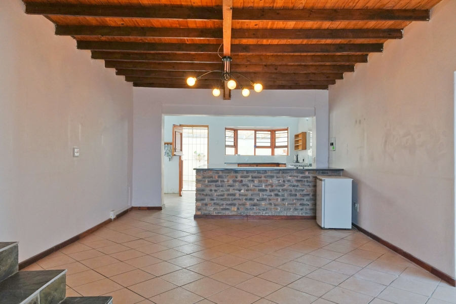 6 Bedroom Property for Sale in Cove Rock Eastern Cape